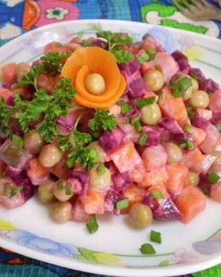 Салат к вареникам