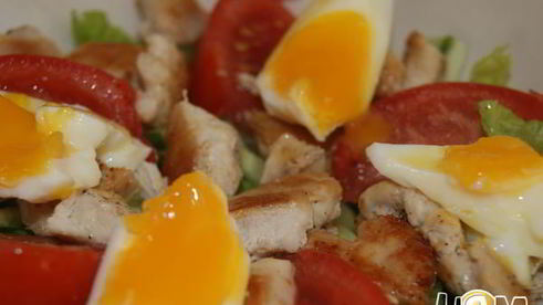 салат хрустящий с куриной грудкой