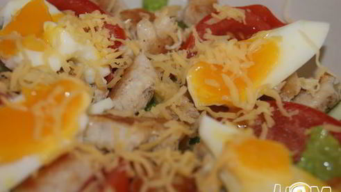 салат хрустящий с куриной грудкой