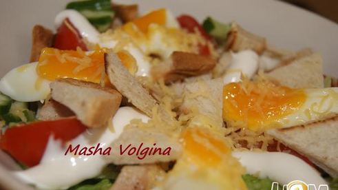 салат хрустящий с куриной грудкой