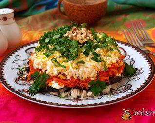 Салат Марсель с курицей и черносливом