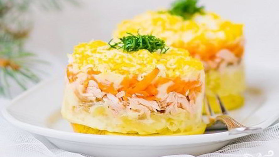 Рецепт мимозы с яблоком и сыром