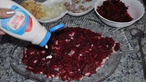 салат сельдь под шубой с яблоком