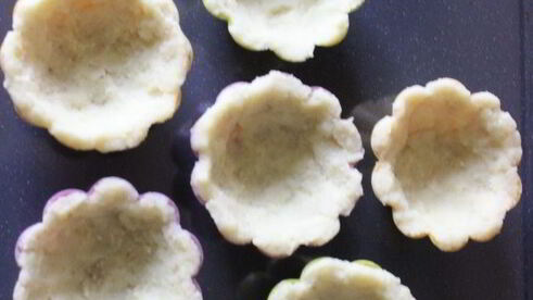 селедка под шубой в картофельных корзинках