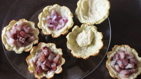 селедка под шубой в картофельных корзинках