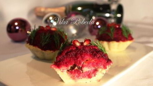 селедка под шубой в картофельных корзинках