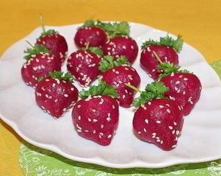 Селедка под шубой в виде клубники