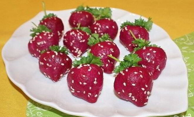 Селедка под шубой в виде клубники