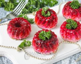 Заливная килька под шубой