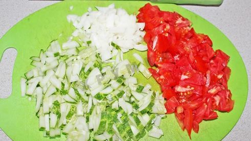 салат помидор, морковь, яблоко