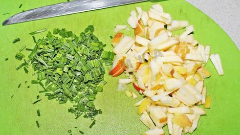 салат помидор, морковь, яблоко