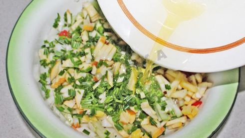 салат помидор, морковь, яблоко