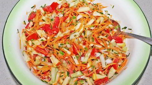 салат помидор, морковь, яблоко