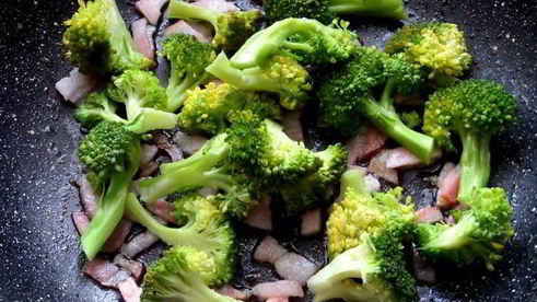 салат с брокколи и дайконом