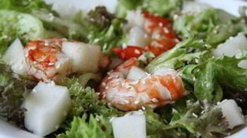 салат с дыней и креветками