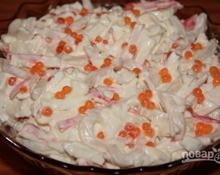 Салат с кальмарами и красной икрой