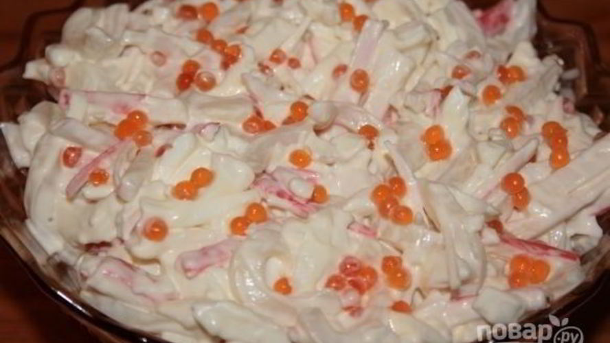 Рецепт салата с кальмарами и красной икрой