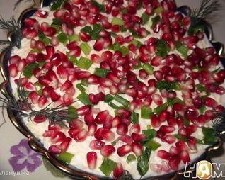 Салат с копченой куриной грудкой и яйцами