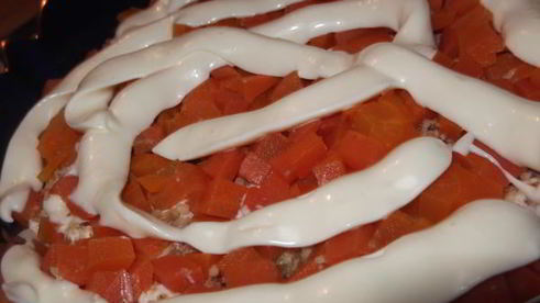 салат с копченой куриной грудкой и яйцами