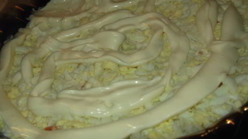 салат с копченой куриной грудкой и яйцами