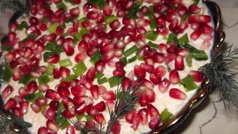 салат с копченой куриной грудкой и яйцами