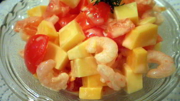 Рецепт Салата с креветками и помидорами