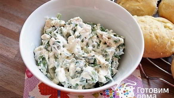 Рецепт Салата с куриной грудкой и черемшой