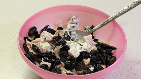 салат с курицей в грейпфруте