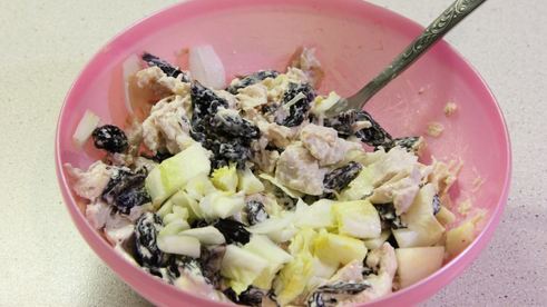 салат с курицей в грейпфруте