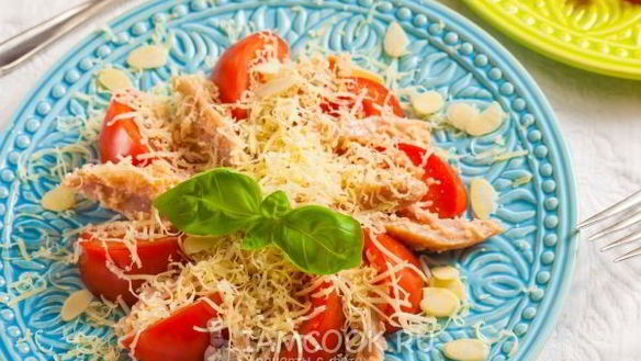 Рецепт Салата с миндалем и курицей