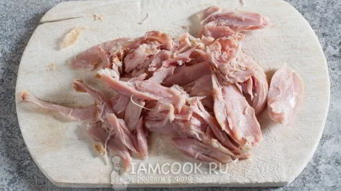 салат с миндалем и курицей