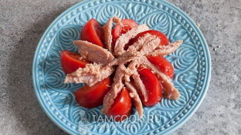 салат с миндалем и курицей