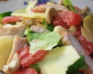 Салат с помело