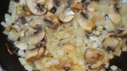 салат с рыбой и грибами поморский