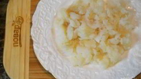 салат с рыбой и грибами поморский