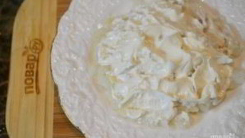 салат с рыбой и грибами поморский