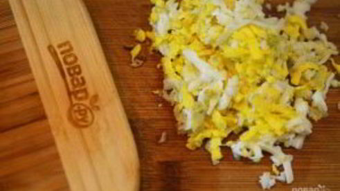 салат с рыбой и грибами поморский