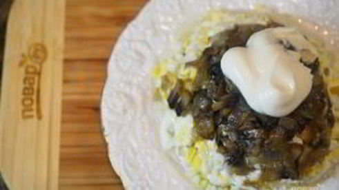 салат с рыбой и грибами поморский