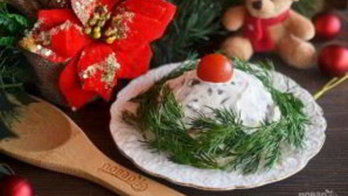 салат с рыбой и грибами поморский