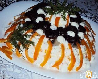 Салат с шампиньонами и черносливом