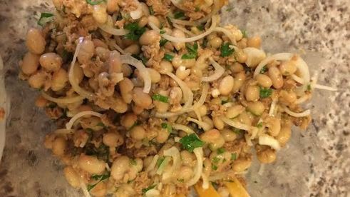 салат с тунцом и фасолью