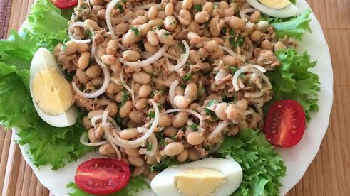 салат с тунцом и фасолью