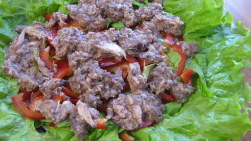 салат с тунцом и моцареллой