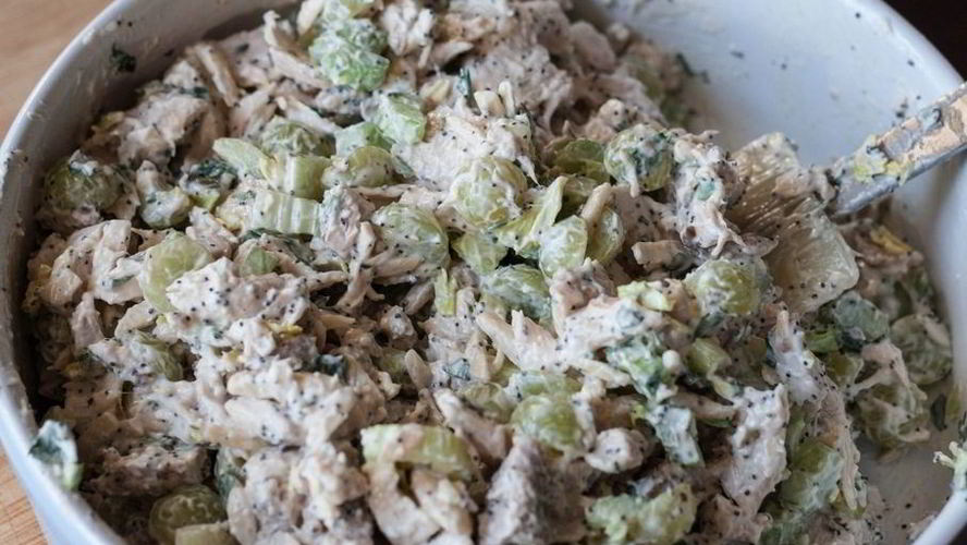 Рецепт салата с виноградом, курицей и сельдереем