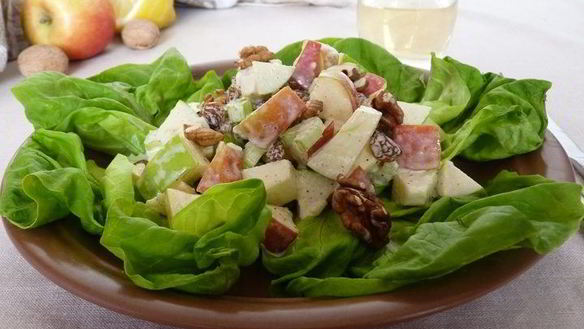 Рецепт Салата с яблоками и орехами