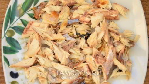 салат со скумбрией на зиму