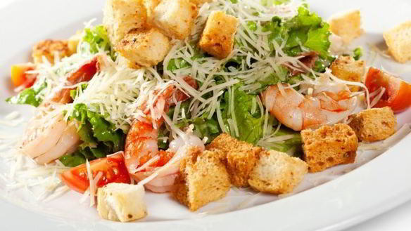 Рецепт Салата Цезарь с креветками классический простой