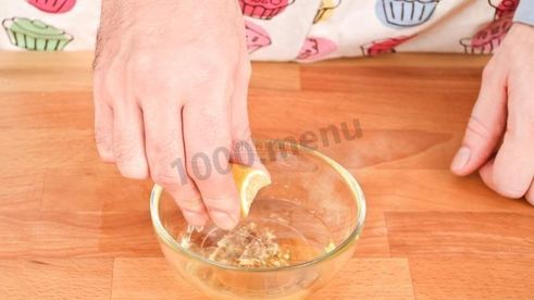 салат цезарь с курицей и домашними сухариками