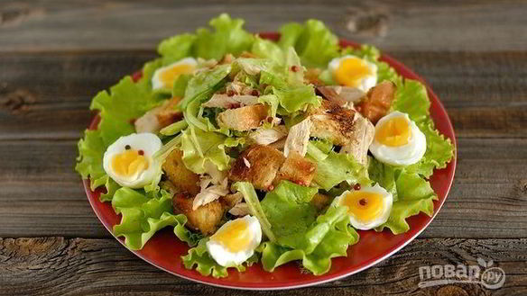 Рецепт Салата Цезарь с курицей и перепелиными яйцами