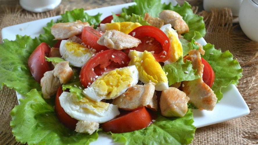 Рецепт салата цезарь с курицей и сухариками